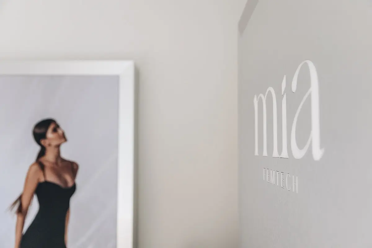 Bildausschnitt Wand mit Aufschrift mia Femtech