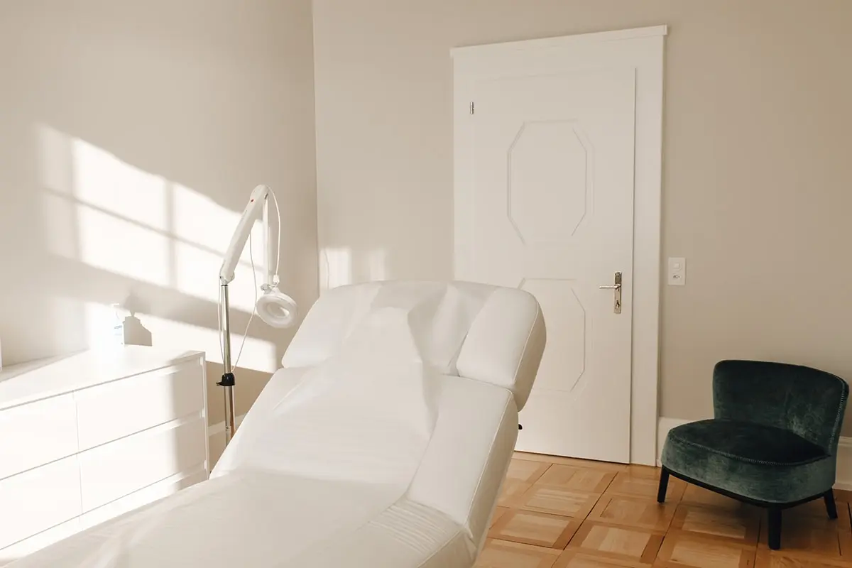 Einblick in Behandlungszimmer bei BRST